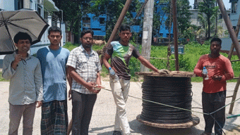 তীব্র গরমে বিশুদ্ধ পানি ও স্যালাইন বিতরণ করছে তপোবন যুব ফোরাম