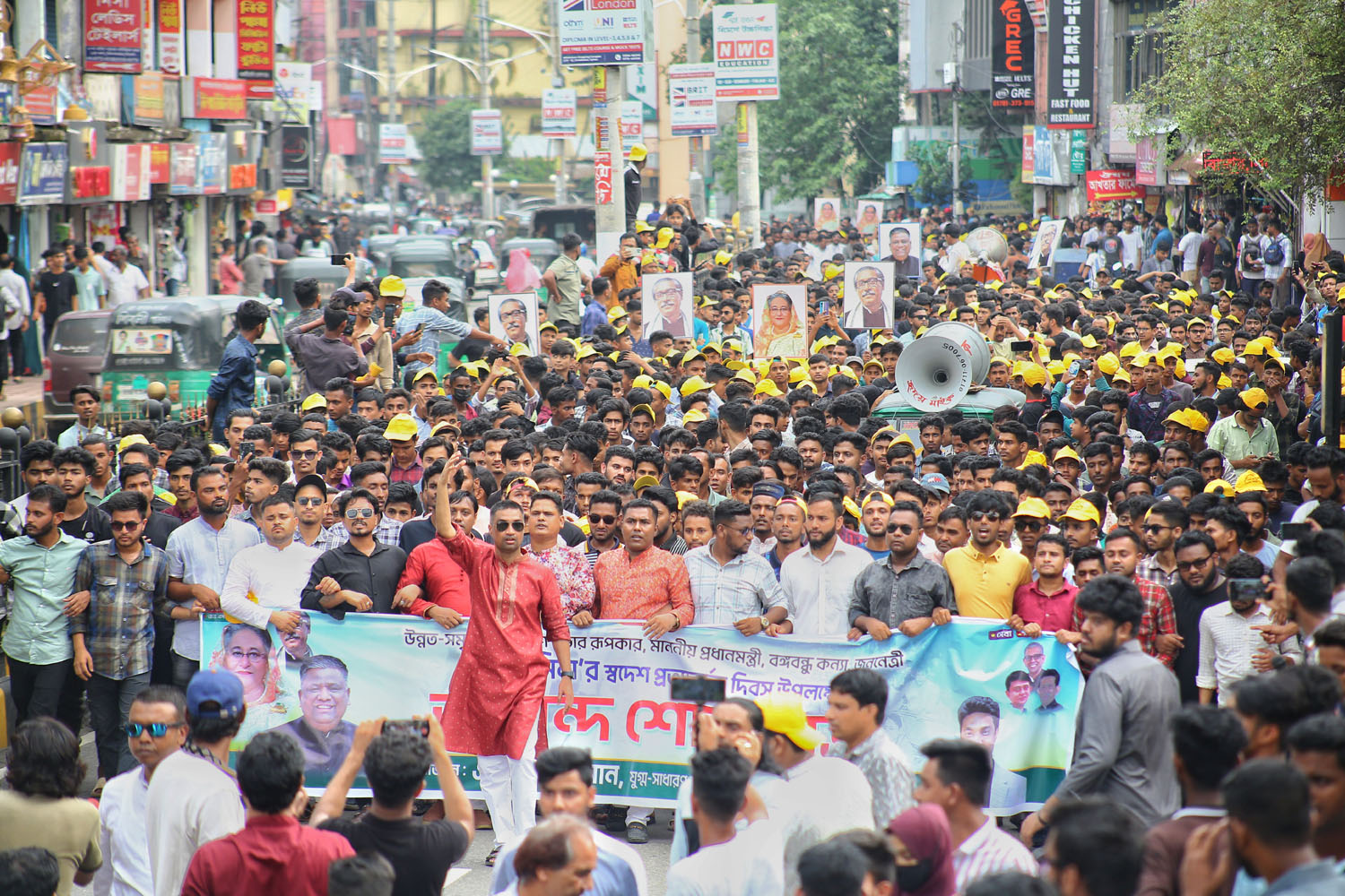 শেখ হাসিনার স্বদেশ প্রত্যাবর্তন দিবসে সিলেট স্বেচ্ছাসেবক লীগের বিশাল শোভাযাত্রা