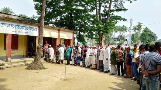 উপজেলা পরিষদ নির্বাচন ভোট গ্রহণ শেষ হয় বিকেল ৪টায় প্রার্থীর সমর্থকদের সংঘর্ষ 